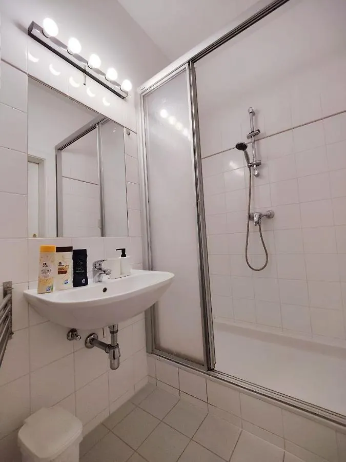 Central Mariahilfer Apartment 4 Min To The City Shopping Center And Schoenbrunn Palace Vienna 0*,  Austria