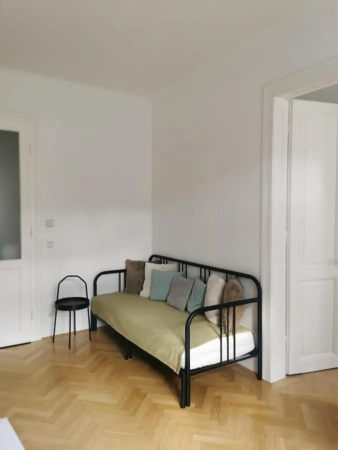 Central Mariahilfer Apartment 4 Min To The City Shopping Center And Schoenbrunn Palace Vienna 0*,  Austria