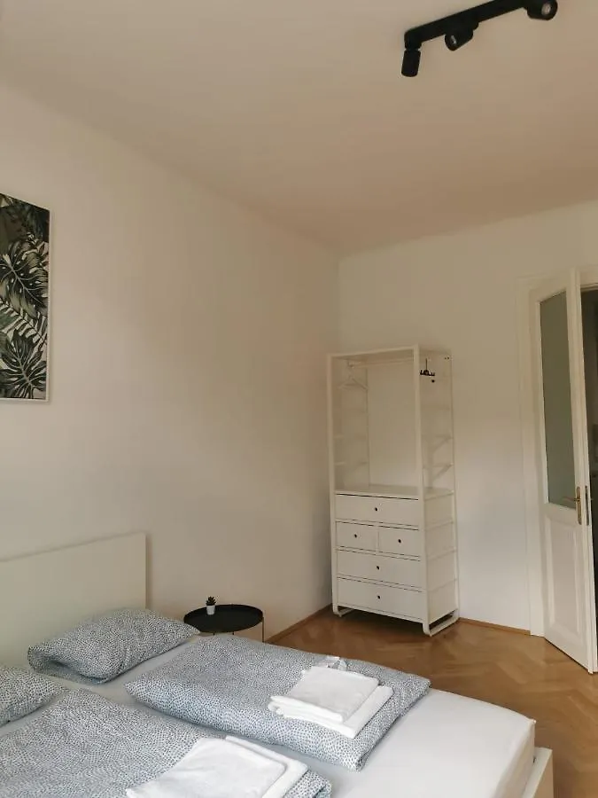 Central Mariahilfer Apartment 4 Min To The City Shopping Center And Schoenbrunn Palace Vienna Austria