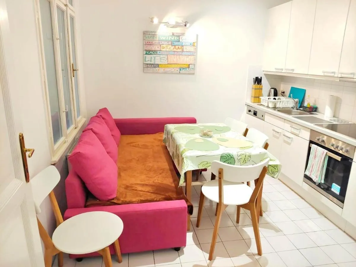 Central Mariahilfer Apartment 4 Min To The City Shopping Center And Schoenbrunn Palace Vienna Austria